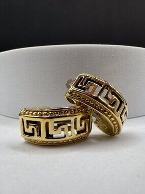 Vintage 14K Solid Yellow Gold Greek Key J-Hoop Clip On Earrings 3.1g Signed JT